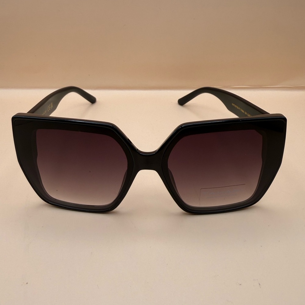 Tahari TH904 TS Oversize Square Sunglasses Black Tortoise Frame Gradient Lens